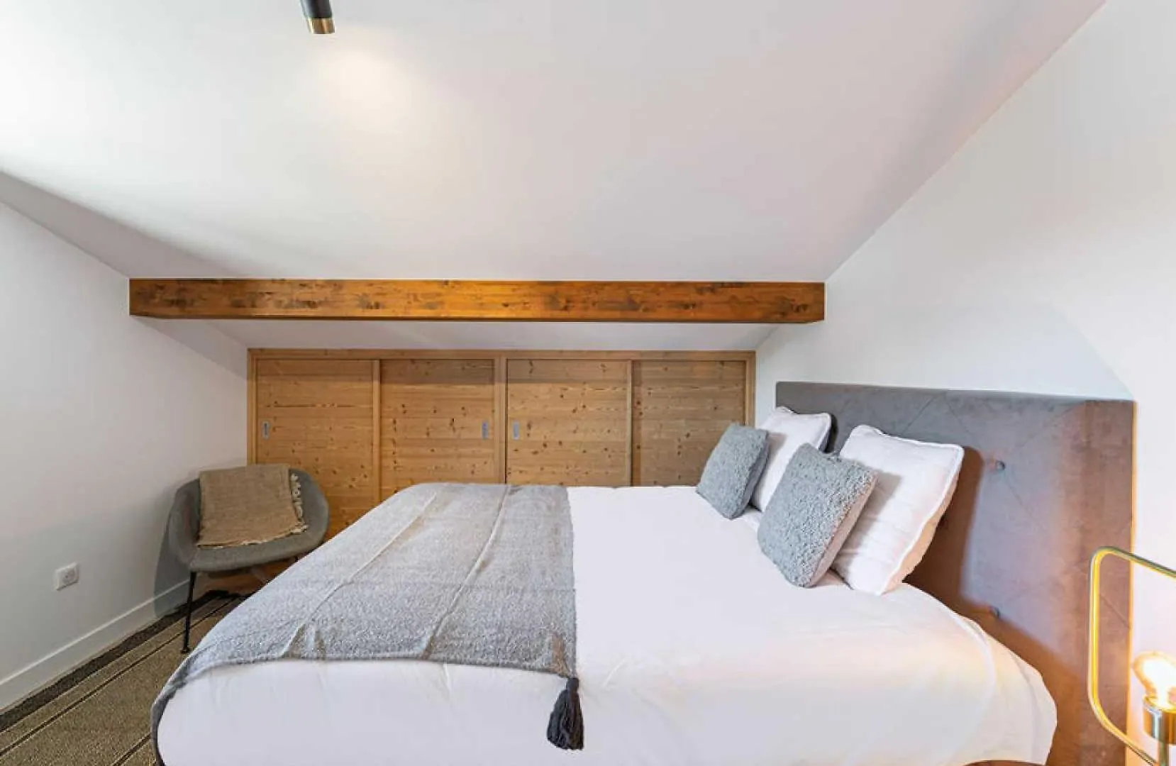 4 Bedroom Duplex With Large Balcony And Parking Megeve