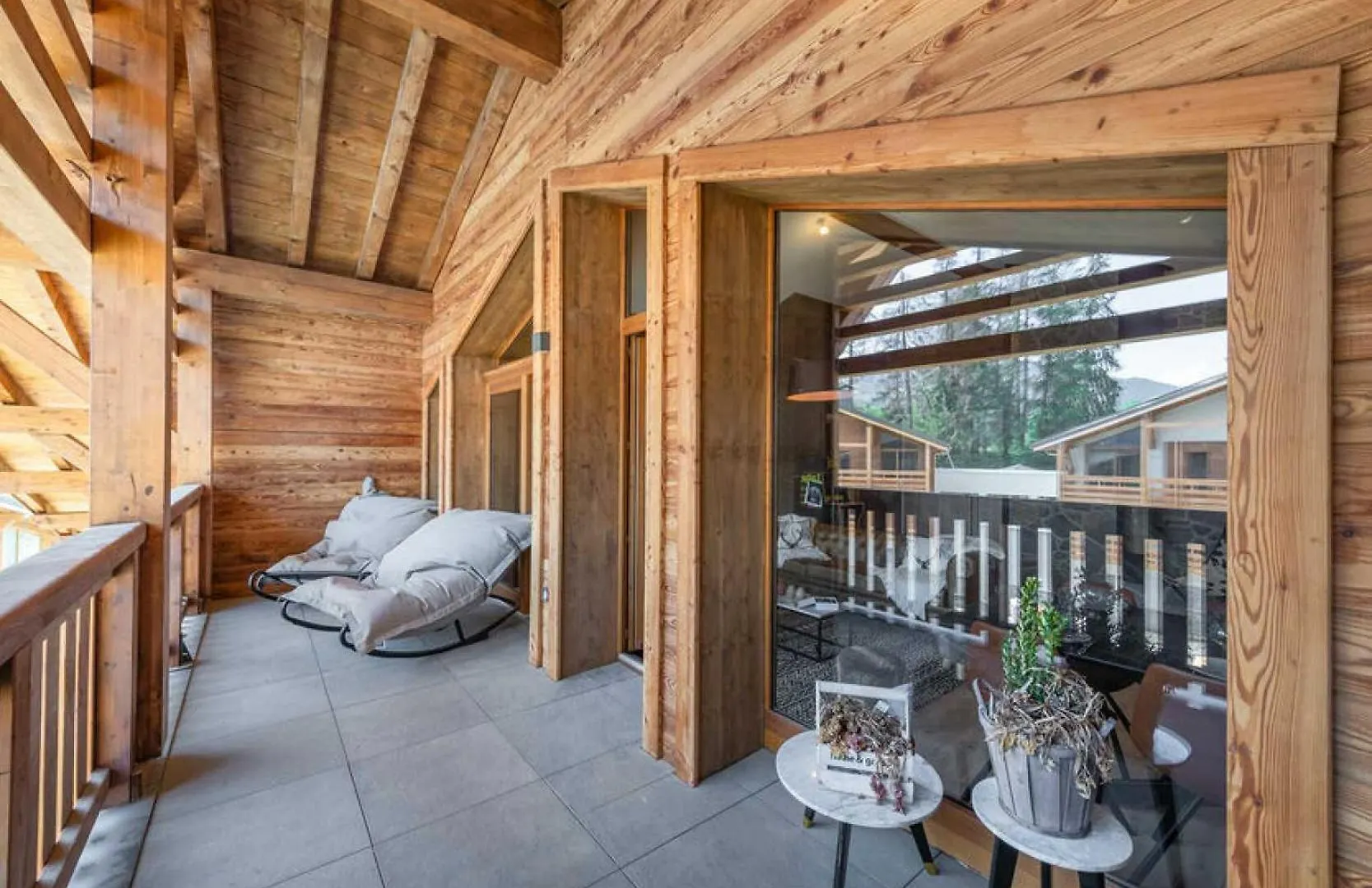Apartment 4 Bedroom Duplex With Large Balcony And Parking Megeve
